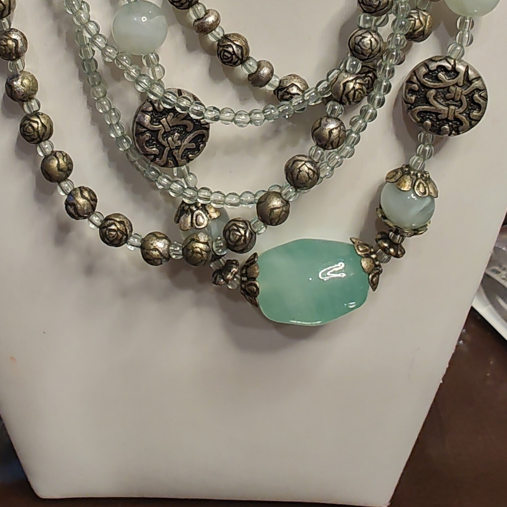 Elegant Green  Multi-Layered Vintage Beaded Necklace - Picture 2 of 2